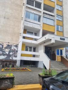 a building with a mural on the side of it at Apartman Milica 1 in Doboj