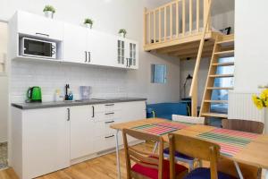 Kuchnia lub aneks kuchenny w obiekcie WSTApartments RetroFunky