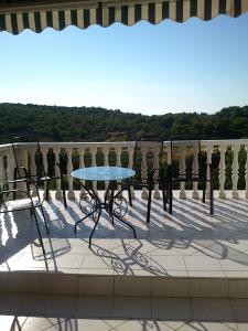 A balcony or terrace at Apartments Elena & Damir