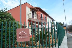 The building in which a vendégházakat is located