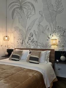 a bedroom with a large bed with a floral wall mural at Umi B&B in Giulianova