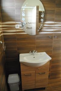 A bathroom at Villa Hedi Még 37 kép