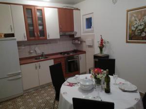 Kuchyňa alebo kuchynka v ubytovaní Tone & Marta Apartments