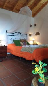 Tempat tidur dalam kamar di Casa La Bodega