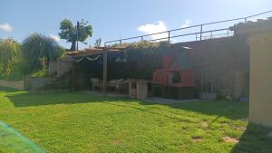a backyard with a table and a house at Il Paradiso Segreto in Pistoia