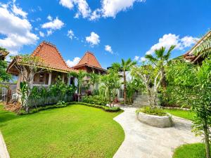 an image of a yard with a house at Joglo Ulu Home in Uluwatu