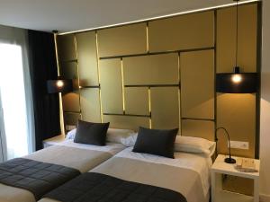 Posteľ alebo postele v izbe v ubytovaní Hotel Comfort Dauro 2