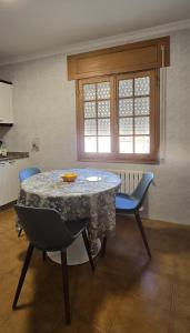 a table and two chairs in a kitchen with a table at Maruja Rural 2 in Sober