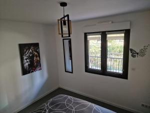 a living room with a window and a rug at T2 cozy vue mer in Pietrosella