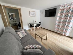 a living room with a couch and a table at Eko apartamentos Astelarra in Muxika
