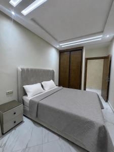 a bedroom with a large bed in a room at Résidence Maryam in Nador