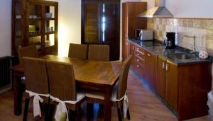 A kitchen or kitchenette at Rincón de San Cayetano