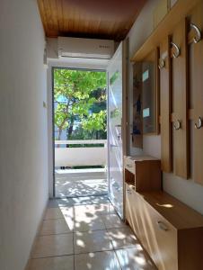 a bathroom with a door leading to a yard at Gama 2 in Vir