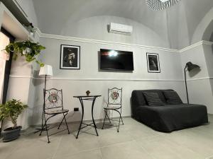 a living room with a couch and two chairs at CENTURIONI Alloggio turistico in Civitavecchia