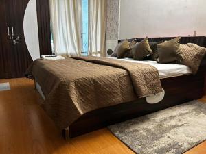 a bedroom with a large bed with a large window at RADHEY RADHEY stays in Vrindāvan +12 photos