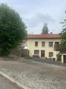 a house on the side of a road at La Salamandre in Valprivas