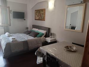a bedroom with a bed and a table and a mirror at Casa vacanza Pescasseroli in Pescasseroli