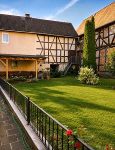 a house with a fence and a yard at Monteurzimmer-Graf in Nidda
