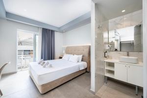 Katil atau katil-katil dalam bilik di Sonia Hotel & Suites - Adults Only +76 gambar