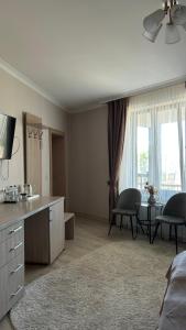 a living room with a kitchen and a dining room at Вершина in Pilipets