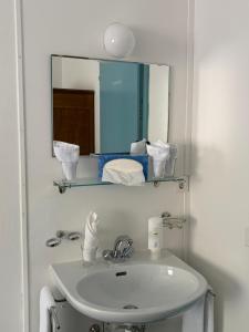a bathroom with a sink and a mirror at Seehotel Bären in Brienz