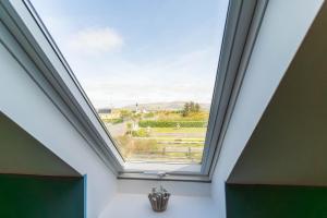 a skylight in a room with a ceiling at Winoma Lodge - Waterville in Waterville