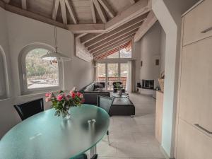 a living room with a table and a couch at Residence Chateau in Saas-Fee