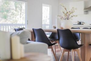a dining room table with chairs and a vase on it at Martyr Views in Warburton +14 photos