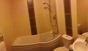 Et badeværelse på Town Apartments Aberdeen