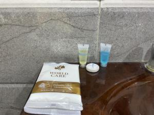a table with two glasses and a box of world cake at شـقـة بغـرفـتـيـن Two rooms in Al Kharj
