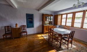a dining room with a table and chairs at Casa Laureano in Carcedo