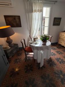 Gallery image of La chambre dorée in Servian