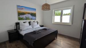 a bedroom with a bed with a painting on the wall at Ferienhaus freiZeit in Rudolstadt +13 photos