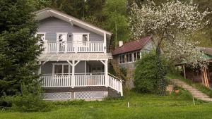 a large house with a balcony and a house at Mountain House in Vygoda