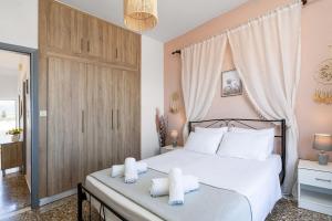 a bedroom with a white bed with towels on it at Anthia studio in Koutsourás
