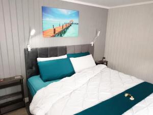 a bedroom with a bed and a painting on the wall at Garden Guesthouse, Sleep4, Private Entrance, Parking, Wifi, AirCon, Derby City in Derby