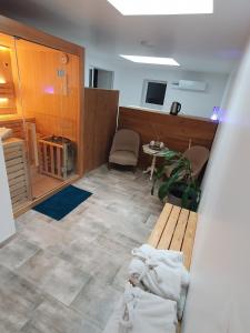 a room with a waiting room with a bench and a table at Surf & Sauna Bud House in Longeville-sur-Mer