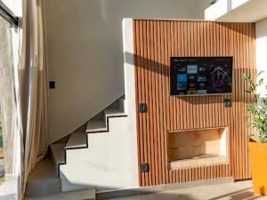 a staircase in a room with a fireplace at Loft Alegria in Avaré