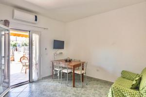 a living room with a table and a couch at Trilocale - Via Pisa in San Teodoro