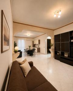 a living room with a couch and a dining room at Casa Vacanza Colletta - appartamenti e lido in Casteldaccia