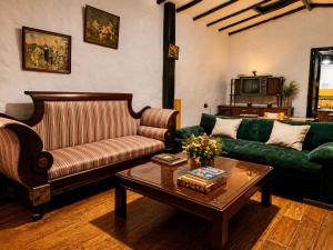 a living room with a couch and a coffee table at Hotel Pueblo Dorado Sesquilé in Sesquilé