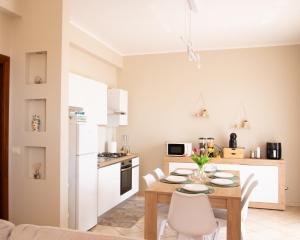 a kitchen and dining room with a table and chairs at Tra Onde e Vette in San Leonardello