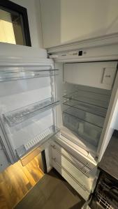 an empty refrigerator with its door open in a kitchen at Teufelsberg Panorama mit Sauna und Bergblick in Langelsheim