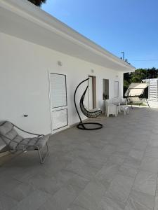 a white building with a sculpture on a patio at B&B Aura in Pontecagnano