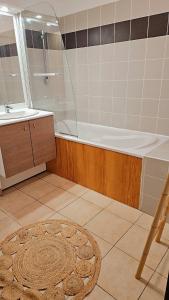 a bathroom with a bath tub and a sink at L'Interlude in Saint-Denis +10 photos
