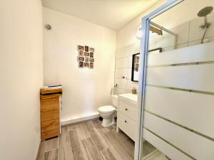 a bathroom with a toilet and a sink at Casa Buda 1BR Apartment - Lakes Malpensa MXP 24h Check-in Parking in Sesto Calende
