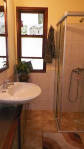 Koupelna v ubytování Casa Brujas Pinares + 33 fotografií