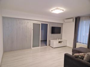 a living room with a couch and a tv at Iris ultracentral apartment in Mangalia
