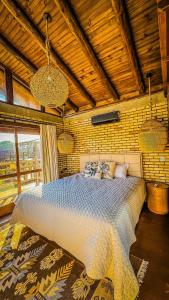a bedroom with a large bed in a room at Luz de Arcturus, Chalé com jacuzzi aquecida in Imbituba