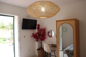 a room with a mirror and a chandelier at Residència Mediterrània Alguer in Alghero